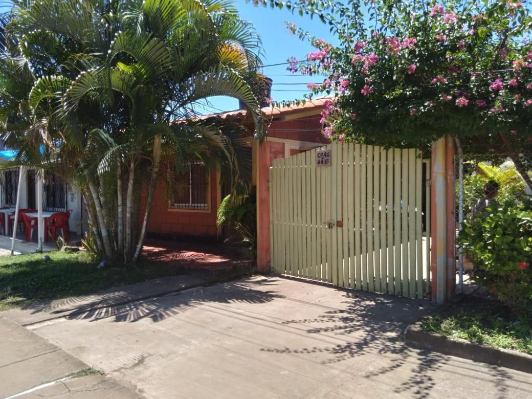Habitacion Triple Con Cocina Y Bano Privado Necoclí Zewnętrze zdjęcie
